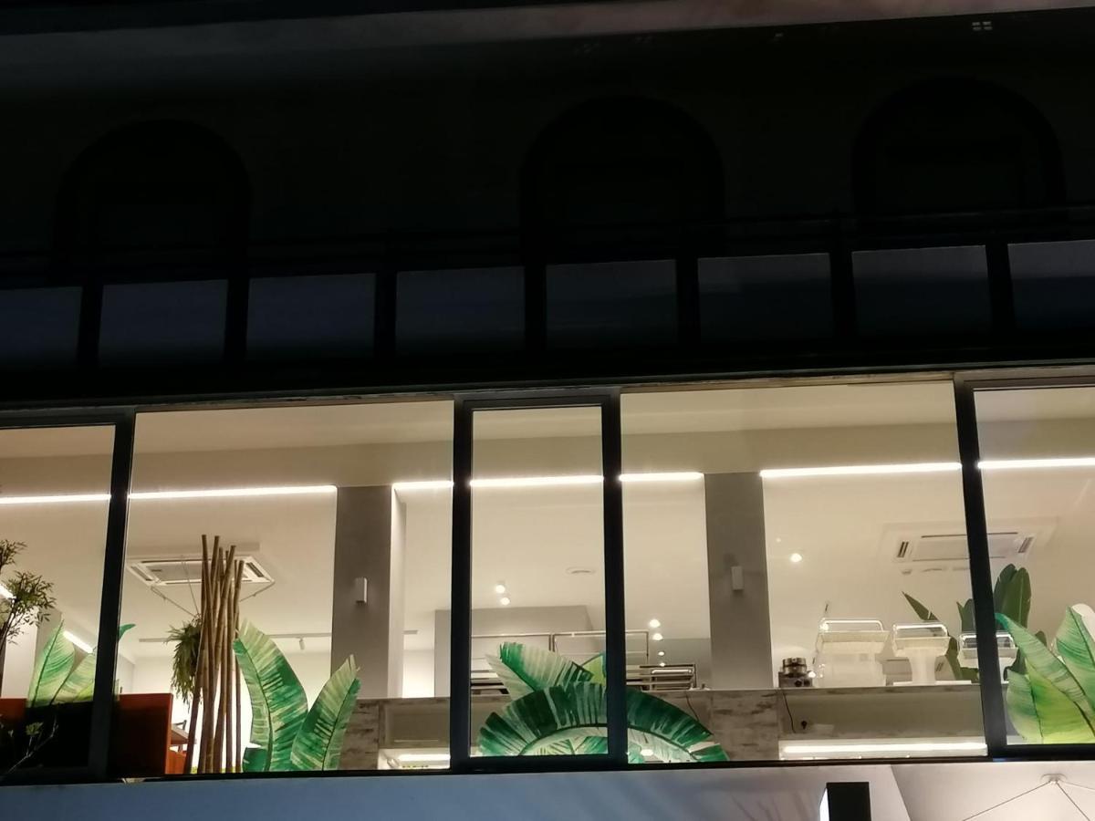 阿斯特拉酒店 米萨诺阿德里亚蒂科 外观 照片