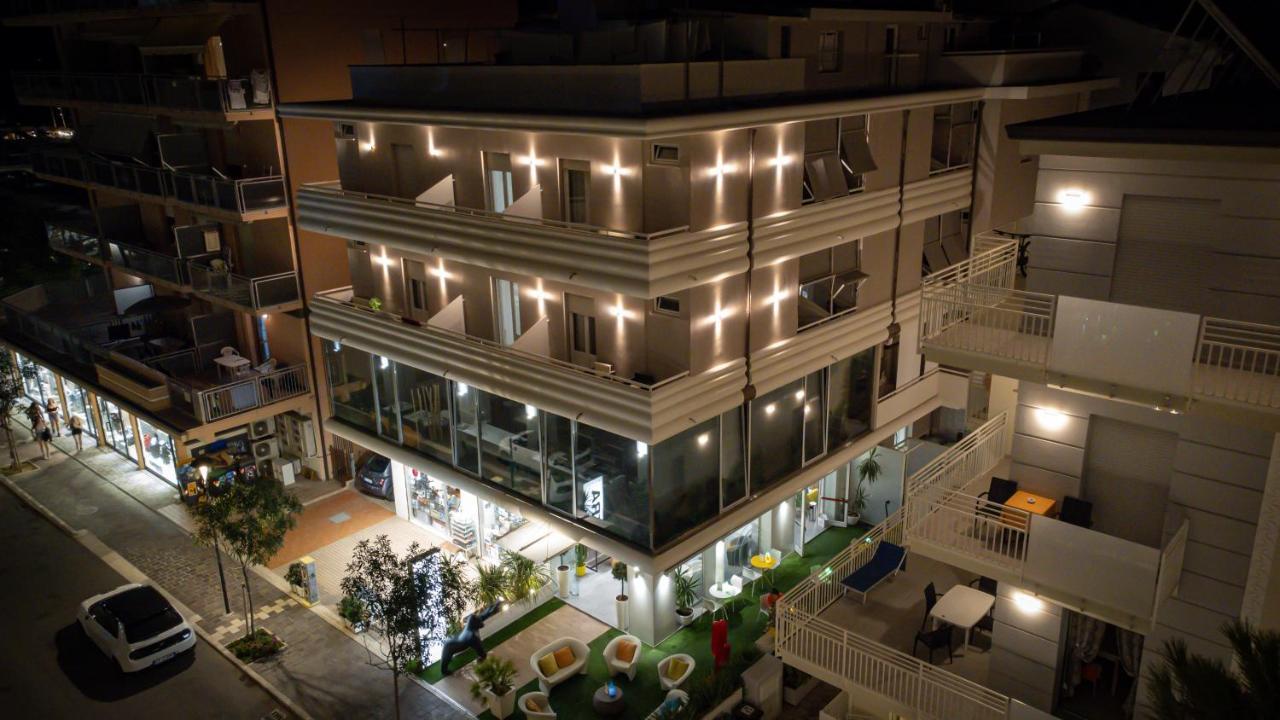 阿斯特拉酒店 米萨诺阿德里亚蒂科 外观 照片